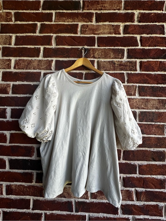 Old Navy Tops - Old Navy Cream Puff-Sleeve Eyelet Tunic